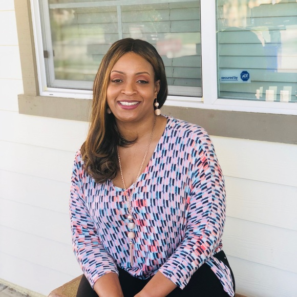 Meet your Posher, D’Em - Picture 2 of 3